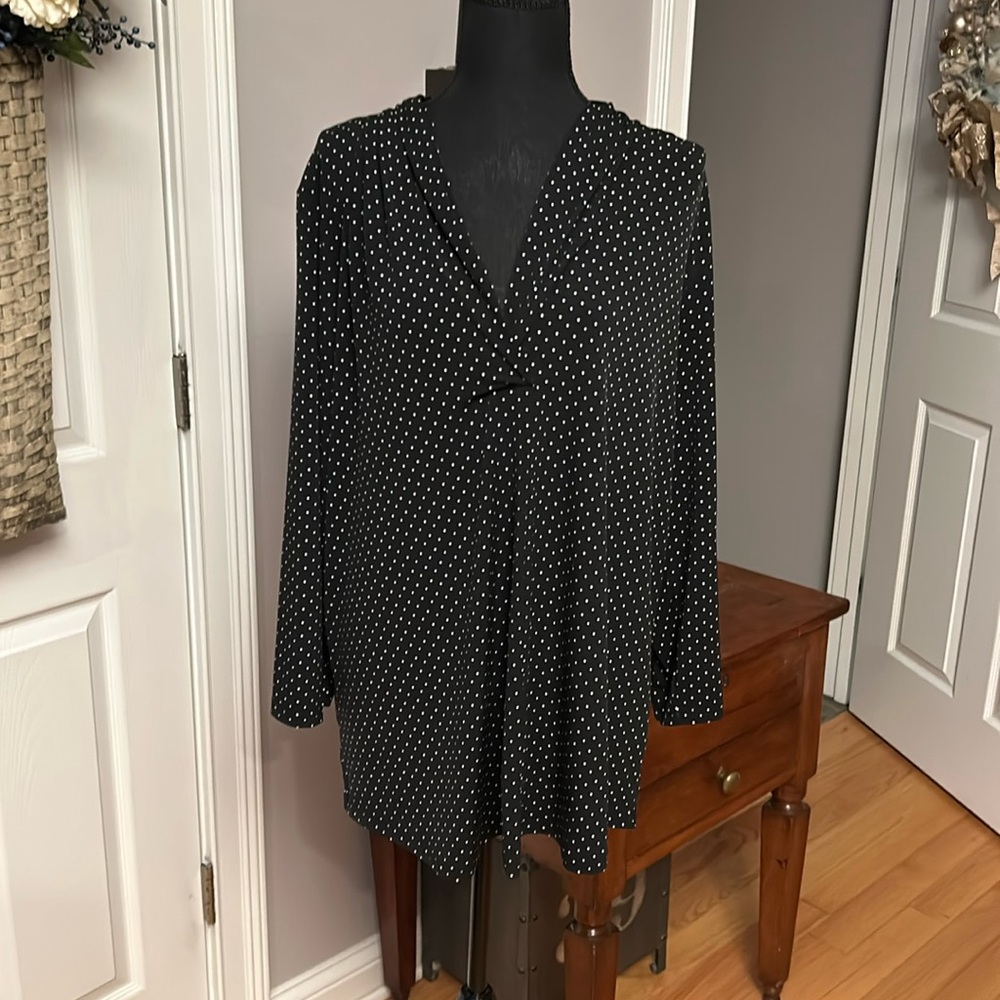 Black w white dots long sleeved top